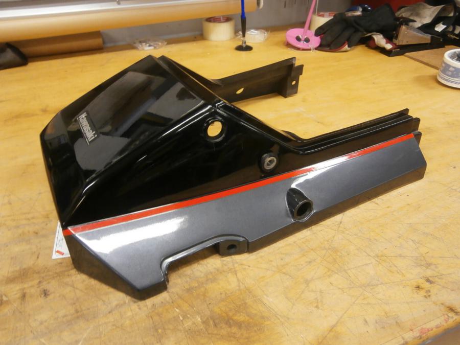 Framsidan på Bakvinge från en Kawasaki GPZ 900 -1988 motorcykel.