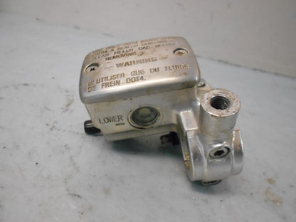 Höger sida på Bromshuvudcylinder från en Kawasaki VN 1600 Mean Streak -2007 motorcykel.