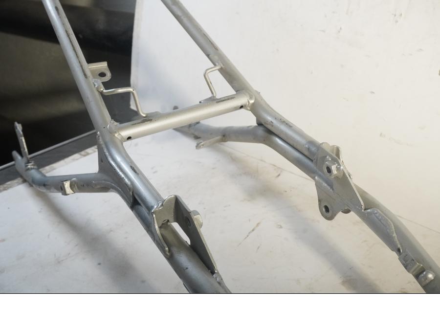 Höger sida på Bakram från en Honda CRF 250 -2013 motorcykel.