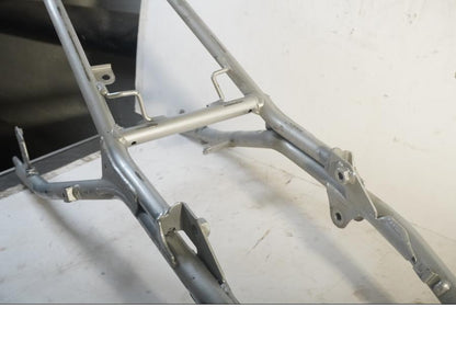 Höger sida på Bakram från en Honda CRF 250 -2013 motorcykel.