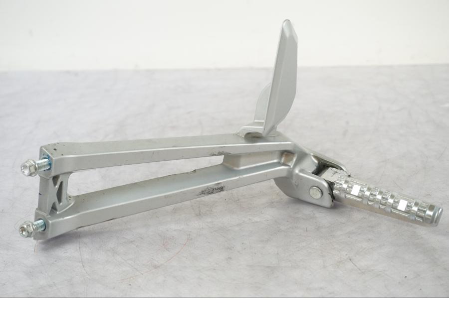 Framsidan på Fotpinne från en Yamaha MT 125 -2017 motorcykel.