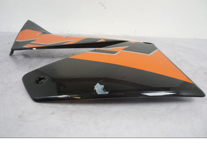 Höger sida på Kylarvinge från en KTM 640 SM -2005 motorcykel.