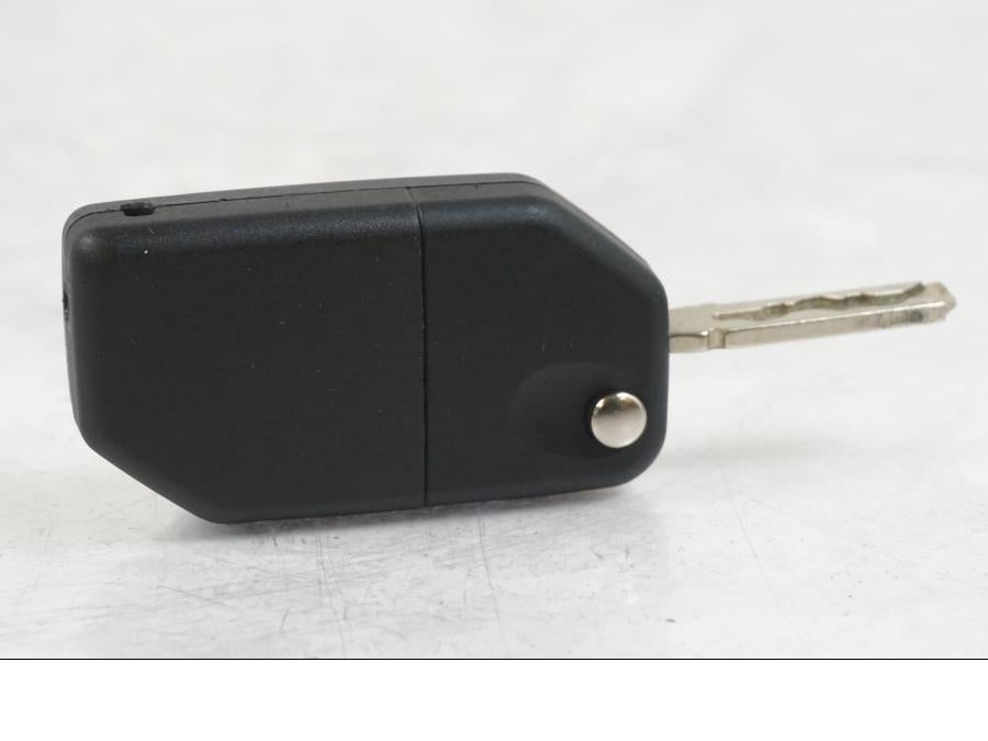 Vänster sida på Nyckel från en BMW R 1250 GS -2021 motorcykel.