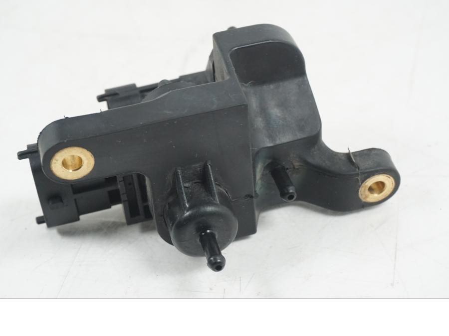 Höger sida på Mapsensor från en Ducati Hyperstrada -2013 motorcykel.