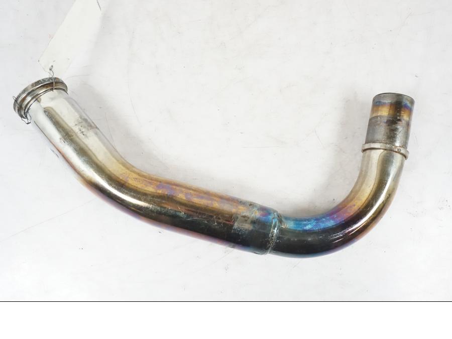 Framsidan på Grenrör från en Suzuki VZ 1600 -2005 motorcykel.