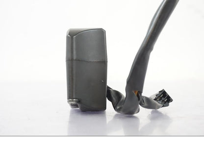 Snett nerifrån på Styrelreglage från en Kawasaki ZX-6R -2011 motorcykel.