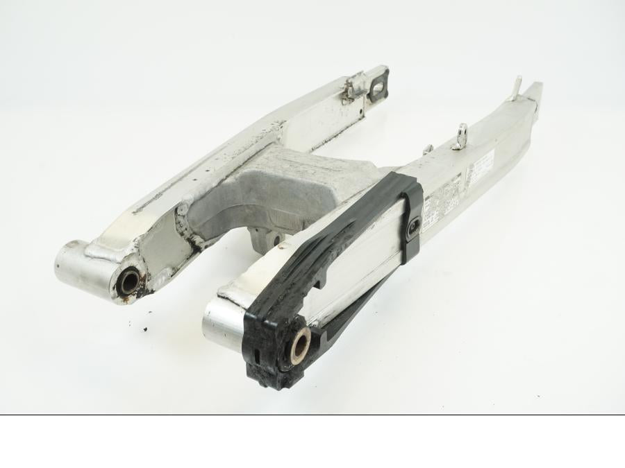 Baksidan på Sving från en Honda XRV 750 -2001 motorcykel.