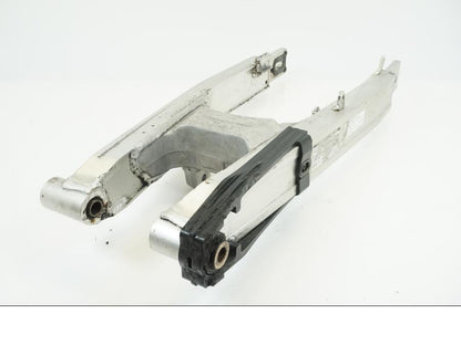 Baksidan på Sving från en Honda XRV 750 -2001 motorcykel.