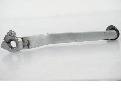 Snett nerifrån på Växelpedal från en Kawasaki ER-6N ABS -2010 motorcykel.