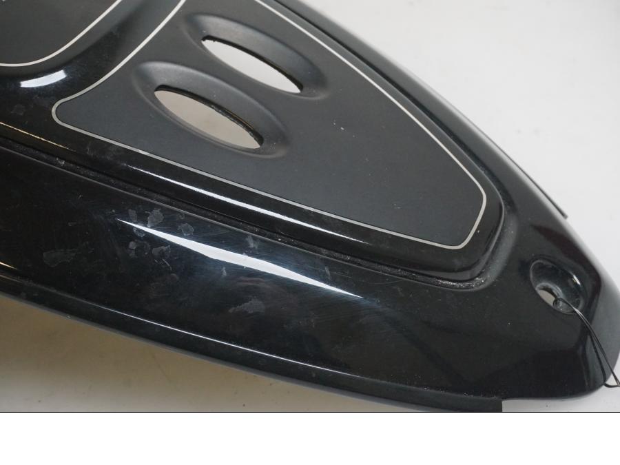 Baksidan på Bensintankskåpa från en Indian Chieftain Dark Horse -2019 motorcykel.