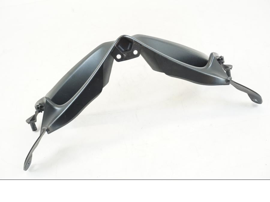 Baksidan på Luftintag från en Suzuki GSX-R 750 -2008 motorcykel.