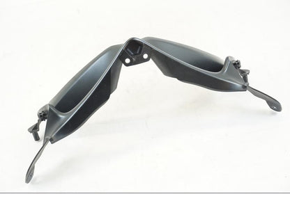 Baksidan på Luftintag från en Suzuki GSX-R 750 -2008 motorcykel.