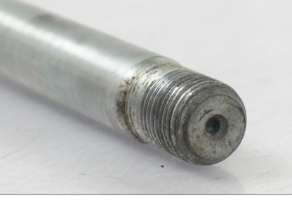 Höger sida på Axel från en Suzuki SV 650 S -2005 motorcykel.