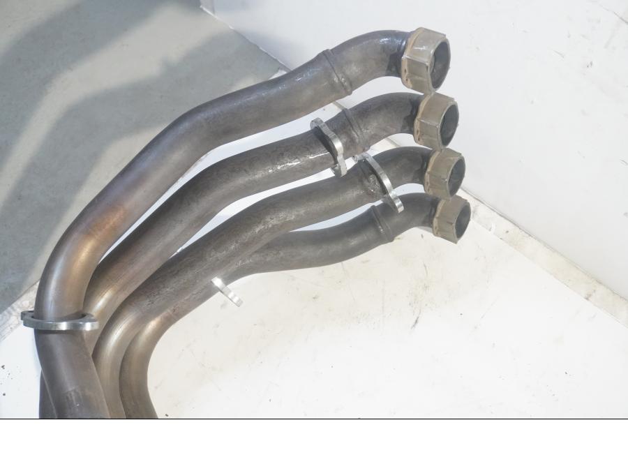 Baksidan på Grenrör från en Honda CBR 1000 RR -2004 motorcykel.