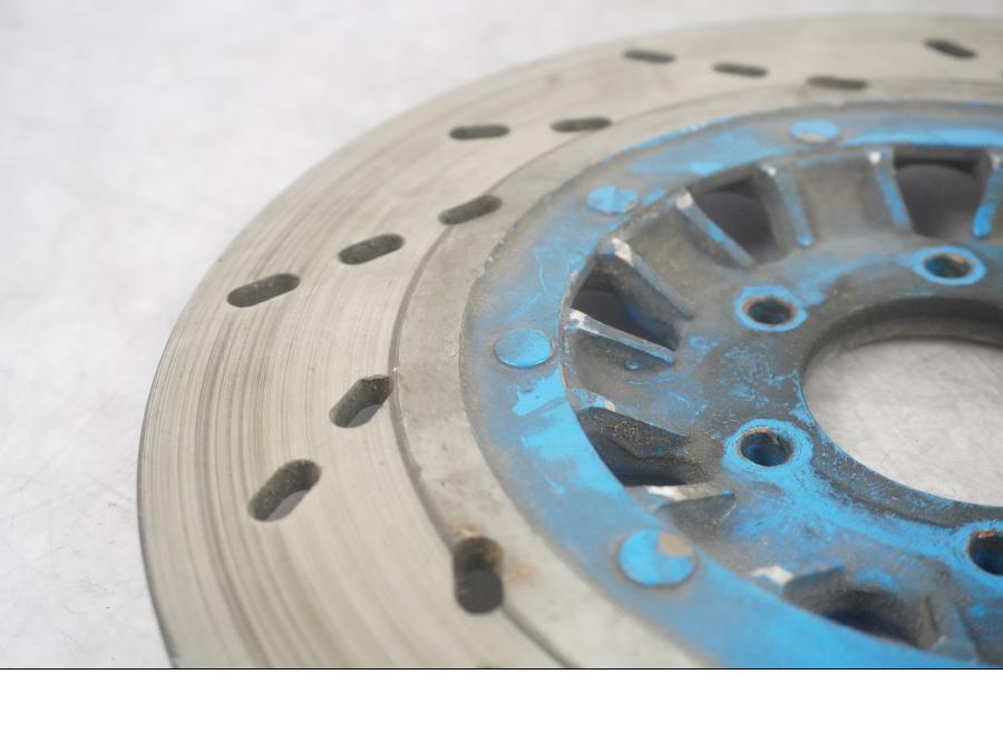 Baksidan på Bromsskiva från en Suzuki GSX 1100 -1981 motorcykel.