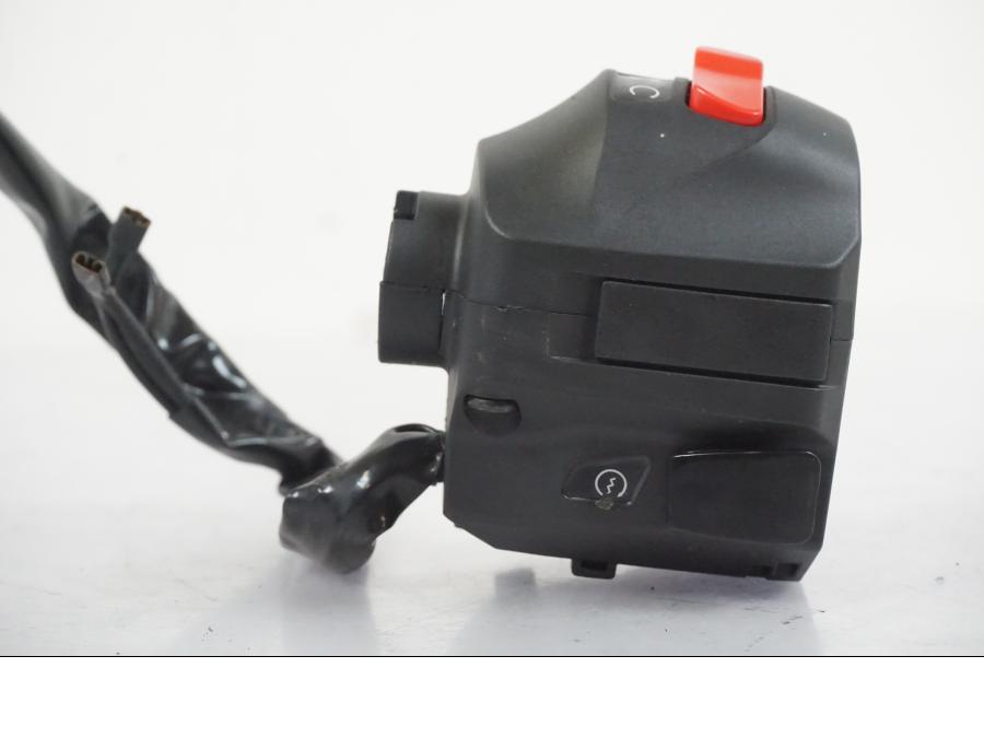 Baksidan på Styrelreglage från en KTM 390 Adventure -2021 motorcykel.