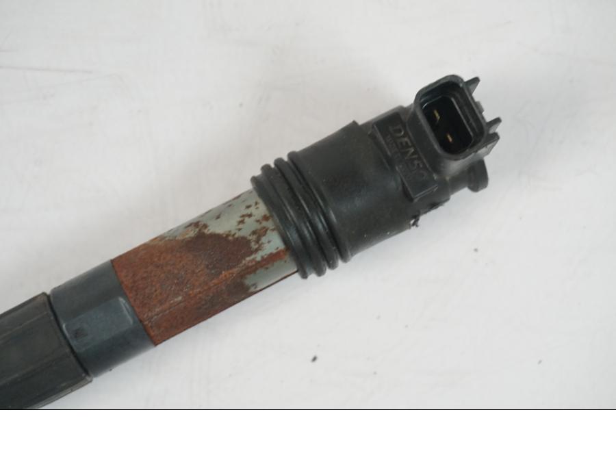 Höger sida på Tändspole från en KTM 1290 Super Duke R -2018 motorcykel.