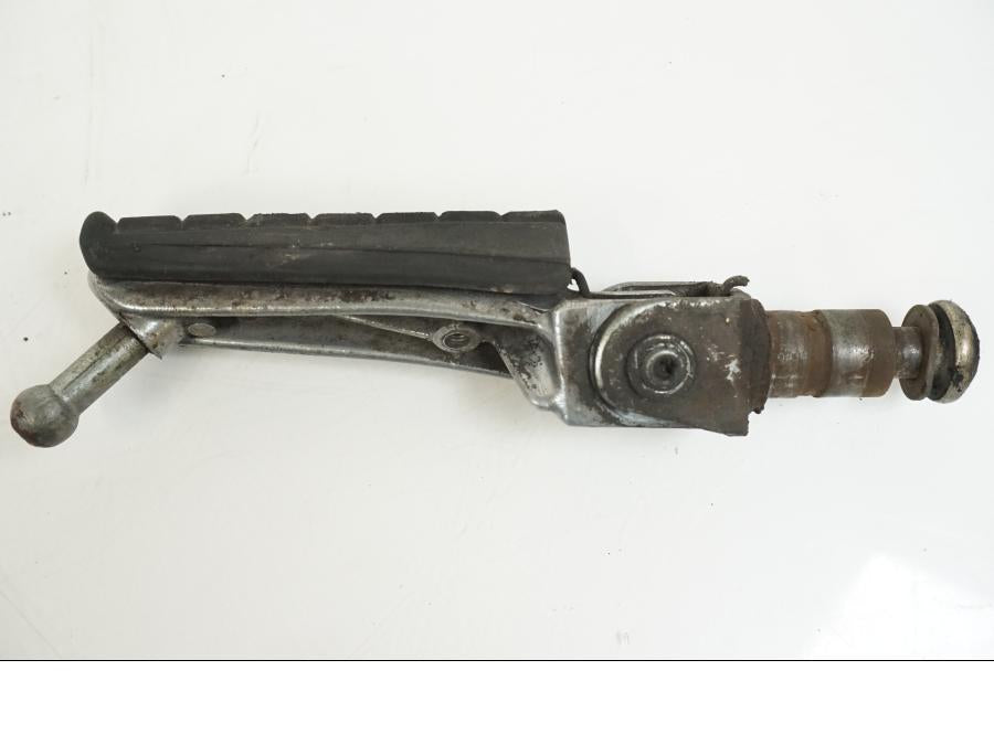 Snett uppifrån på Fotpinne från en Yamaha FZR 1000 -1990 motorcykel.