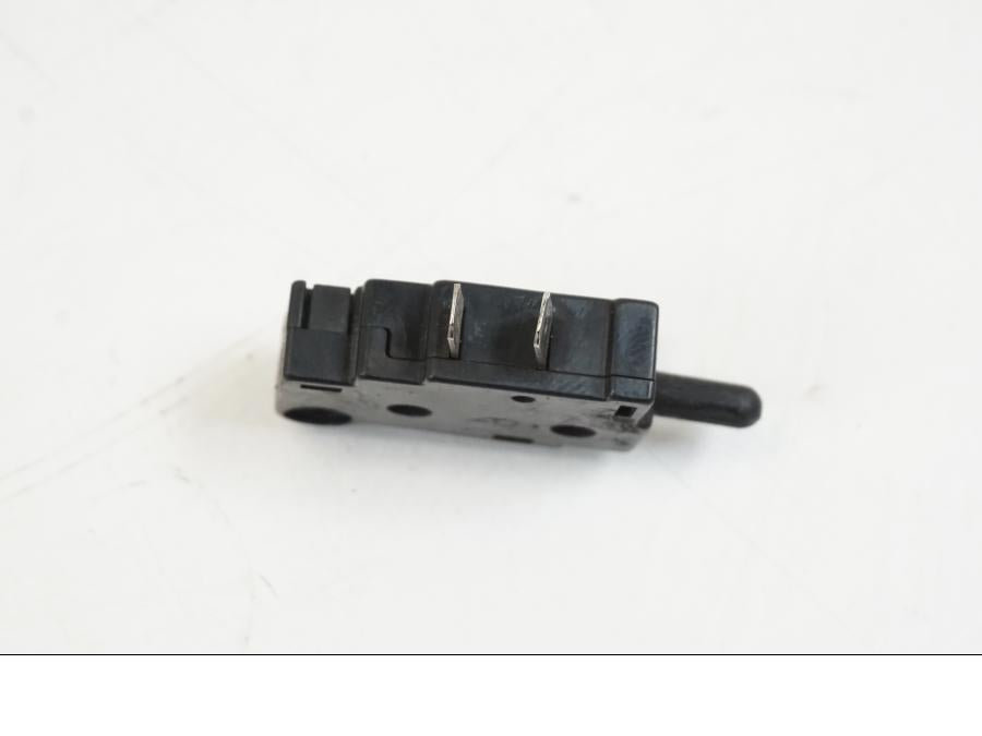 Baksidan på Bromsljuskontakt från en Yamaha YZF 1000 R1 -2009 motorcykel.