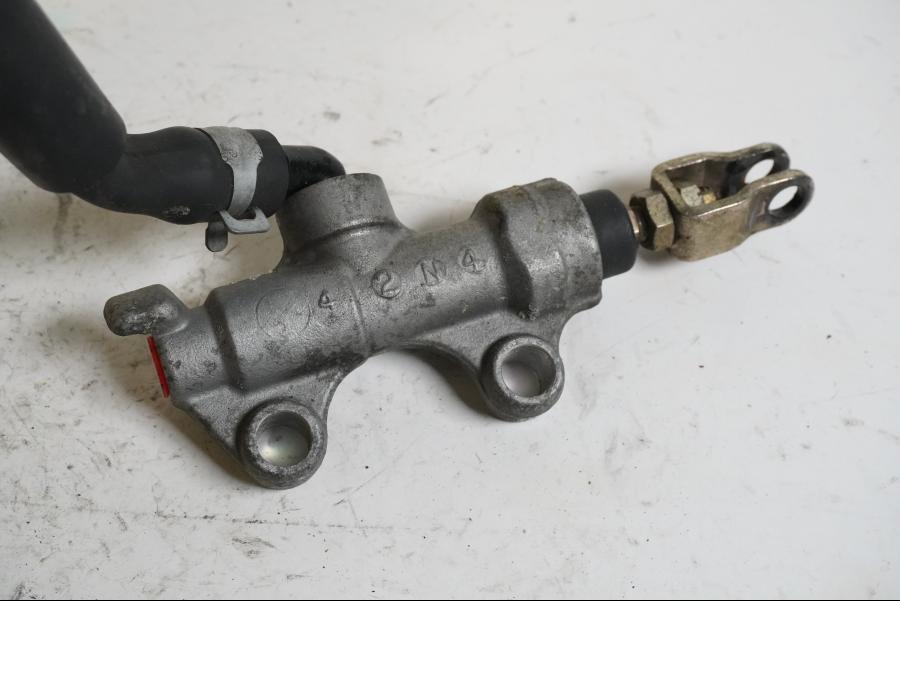 Vänster sida på Bromshuvudcylinder från en Kawasaki ZX-9R -2003 motorcykel.