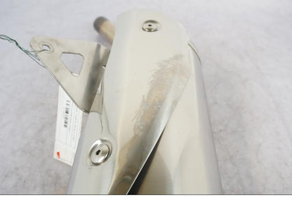 Baksidan på Ljuddämpare från en Triumph Street Triple R -2009 motorcykel.