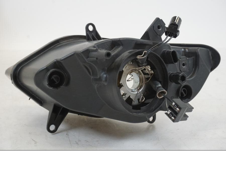 Snett uppifrån på Strålkastare från en BMW R 1200 RS -2014 motorcykel.