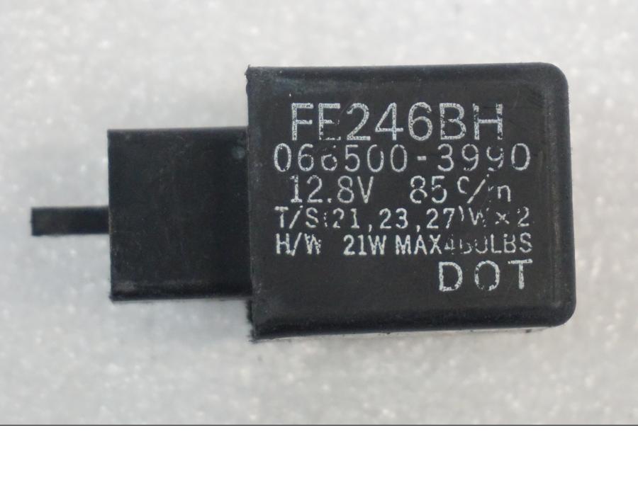 Framsidan på Blinkersrelä från en Yamaha YZF R6 -1999 motorcykel.