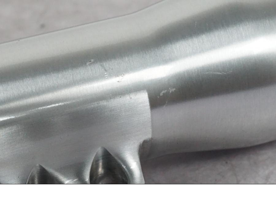 Vänster sida på Gaffelben från en H-D Dyna Wide Glide FXDWG -2008 motorcykel.