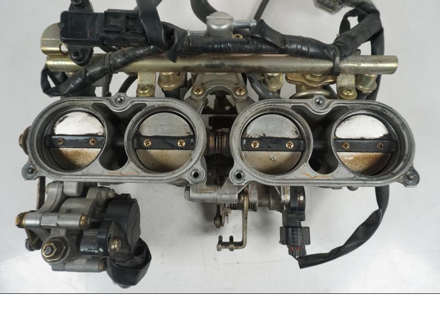 Baksidan på Spjällhus från en Yamaha YZF 1000 R1 -2004 motorcykel.