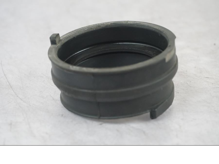 Vänster sida på Insugsgummi från en BMW R 1200 GSA -2014 motorcykel.