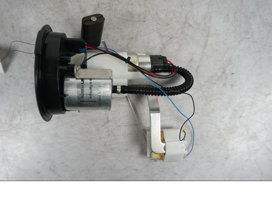 Framsidan på Bensinpump insprut från en BMW S 1000 XR -2019 motorcykel.