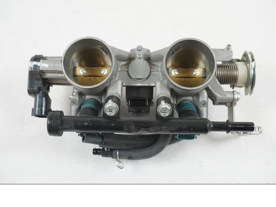 Snett nerifrån på Spjällhus från en Yamaha MT-07 -2019 motorcykel.