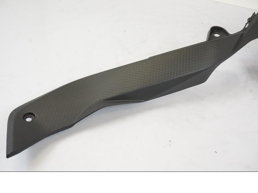 Baksidan på Sidopanel från en BMW S 1000 XR -2019 motorcykel.