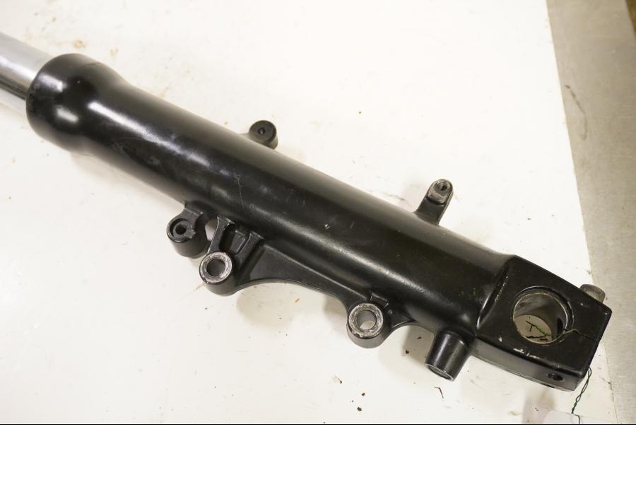 Baksidan på Gaffelben från en Kawasaki ZX-9R -1998 motorcykel.