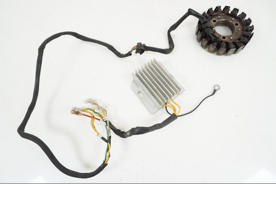 Framsidan på Generator från en Suzuki GS 1000 -1978 motorcykel.