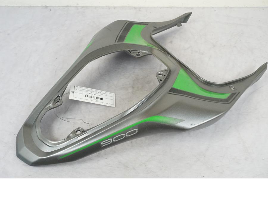 Snett uppifrån på Bakvinge från en Kawasaki Z 900 -2019 motorcykel.