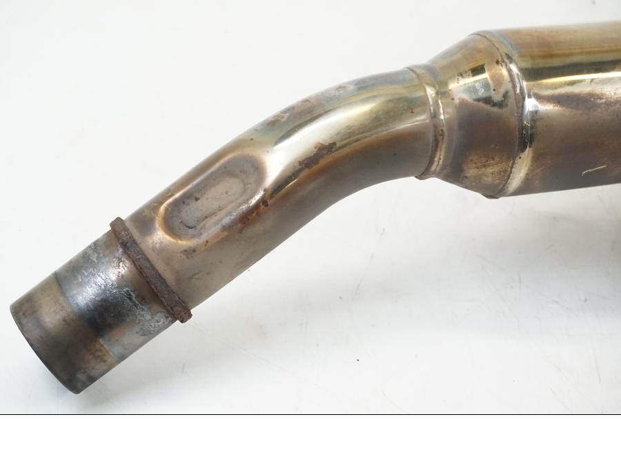 Baksidan på Ljuddämpare från en Honda ST 1300 -2002 motorcykel.