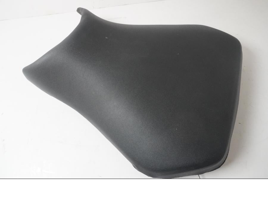 Framsidan på Sadel från en Yamaha YZF 1000 R1 -2002 motorcykel.