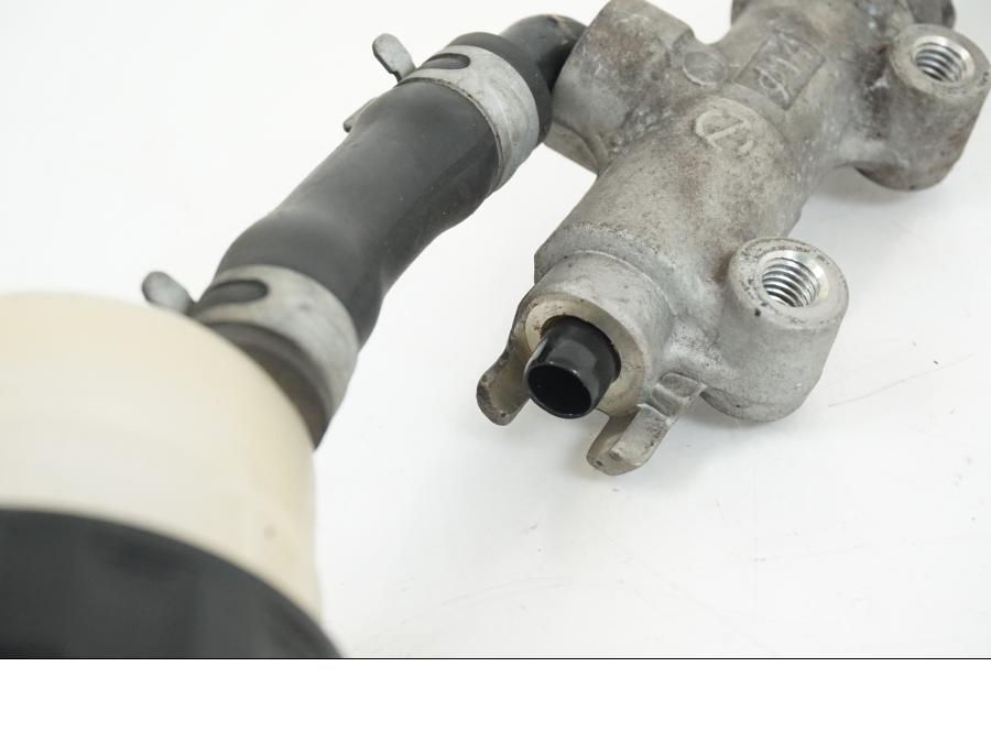 Extrabild2 på Bromshuvudcylinder från en Kawasaki VN 1500 Mean Streak -2002 motorcykel.