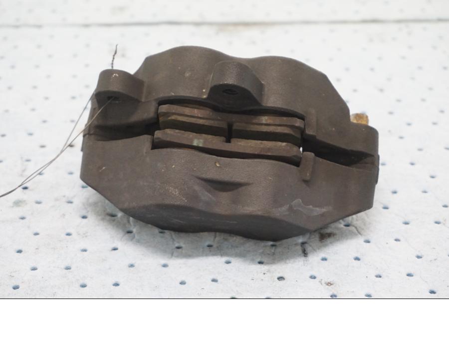 Baksidan på Bromsok från en Kawasaki Z 900 -2019 motorcykel.