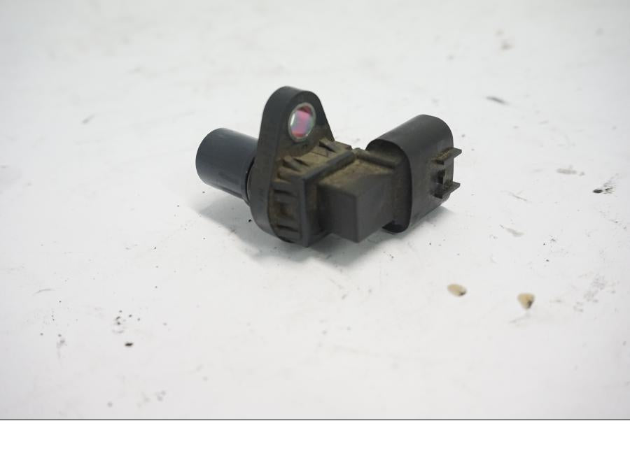 Baksidan på Kamaxelgivare från en Suzuki DL 1000 -2003 motorcykel.