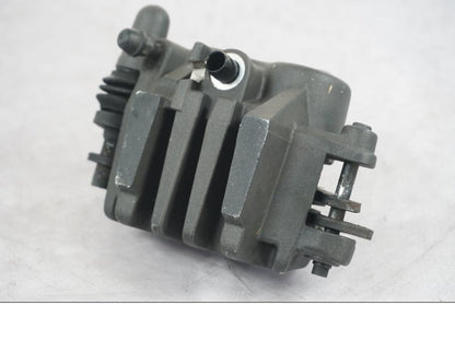 Vänster sida på Bromsok från en Suzuki SV 650 -1999 motorcykel.