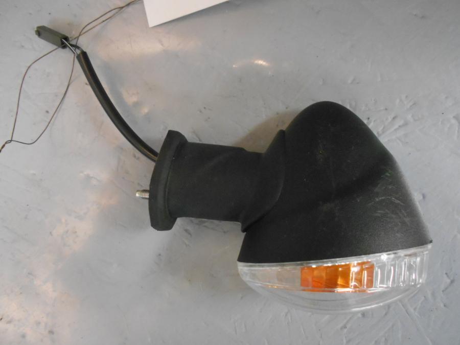 Höger sida på Blinkers från en Suzuki GSF 650 -2011 motorcykel.