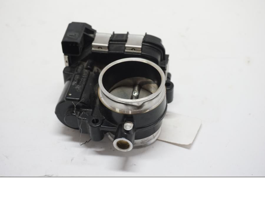 Vänster sida på Spjällhus från en BMW R 1250 GS -2019 motorcykel.