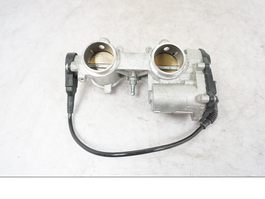 Framsidan på Spjällhus från en BMW F 800 R -2018 motorcykel.