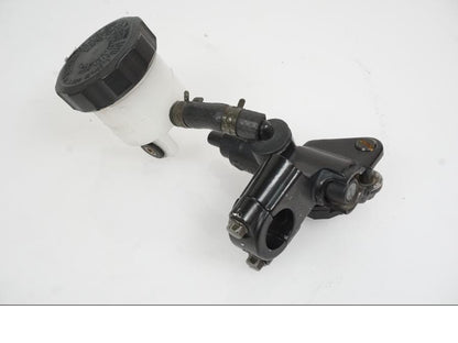 Framsidan på Bromshuvudcylinder från en Yamaha YZF R6 -2006 motorcykel.