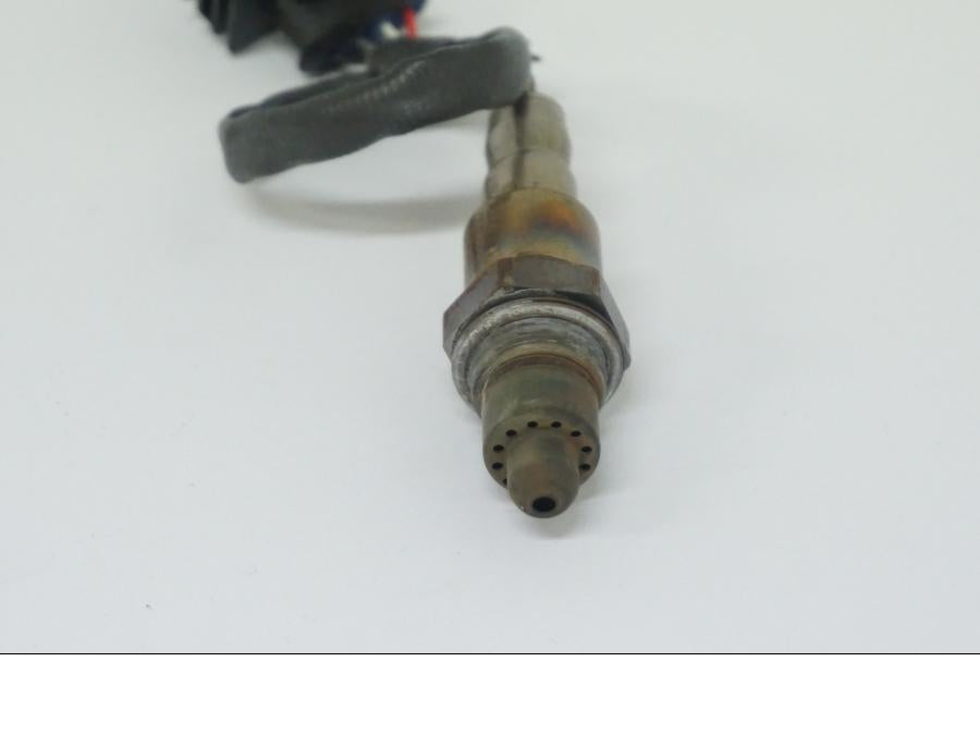 Snett uppifrån på Lambdasond från en Ducati Desert X -2022 motorcykel.