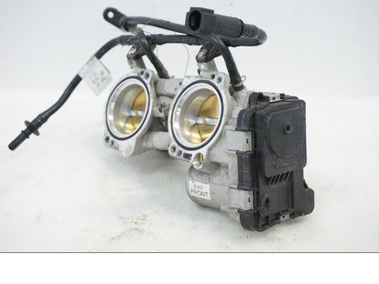 Vänster sida på Spjällhus från en Aprilia RSV 1000 -2010 motorcykel.