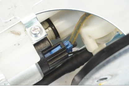 Snett uppifrån på Bensinpump insprut från en Honda CB 600 F -2008 motorcykel.