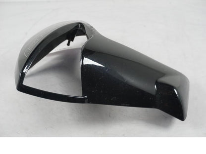 Snett nerifrån på Sidkåpa från en Kawasaki ER-6N ABS -2010 motorcykel.